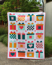 Load image into Gallery viewer, SANTA'S GIFT_ digital quilt pattern