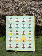 Load image into Gallery viewer, SOMETHING&#39;S ABUZZ _  digital quilt pattern
